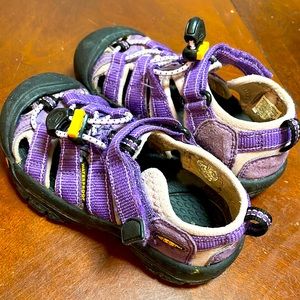 KEEN Waterproof Sandals, Size 10 Purple, Adjustable Strap.